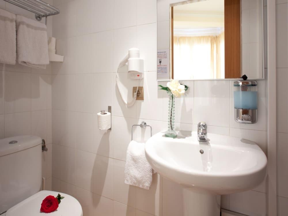 HOSTAL FELIPE II photo 3
