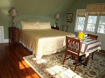Riverdale Inn photo 1