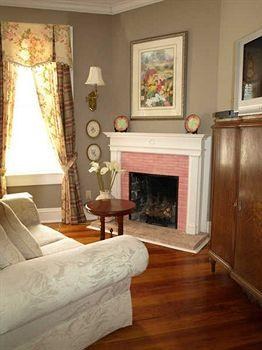 Riverdale Inn photo 2