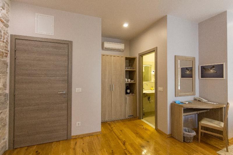 Tifani Luxury Rooms photo 3
