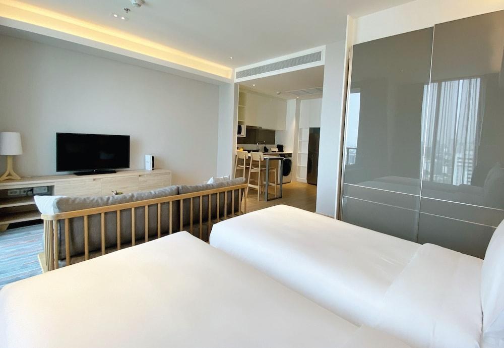 Oakwood Suites Bangkok photo 3