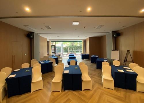 Holiday Inn Express Shanghai Xuhui Binjiang photo 1