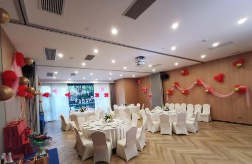 Holiday Inn Express Shanghai Xuhui Binjiang photo 3