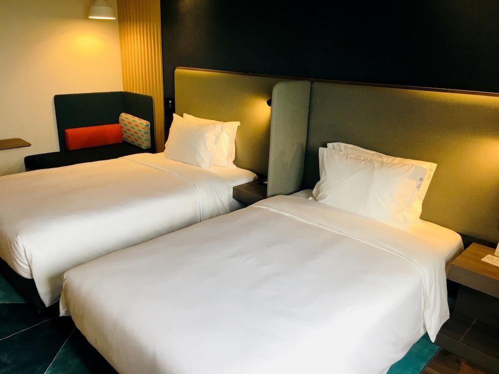 Holiday Inn Express Shanghai Jiading New City photo 1