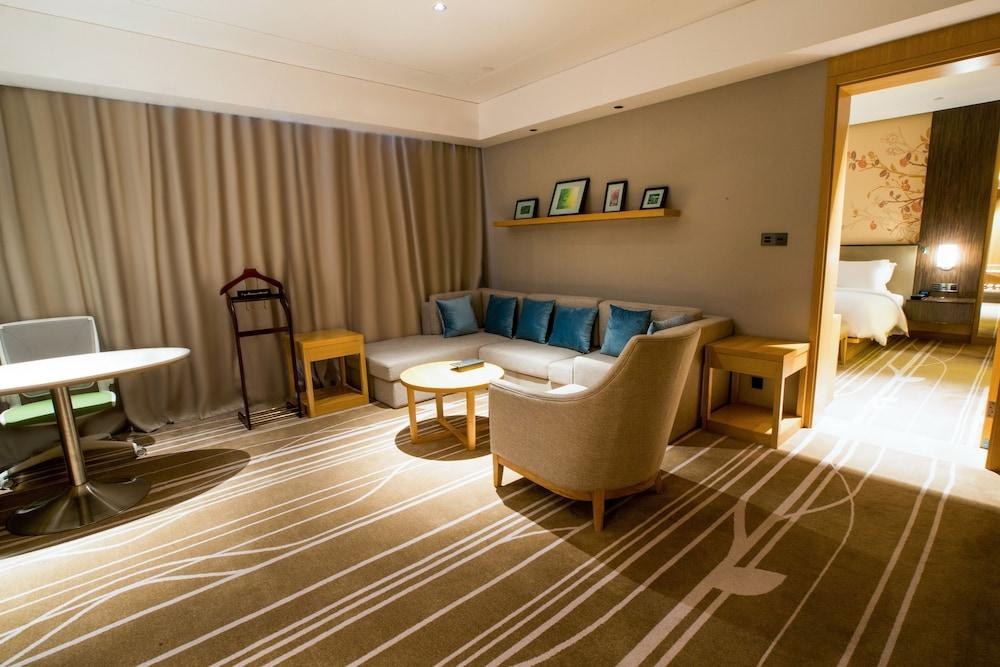Hilton Garden Inn Ningbo photo 3
