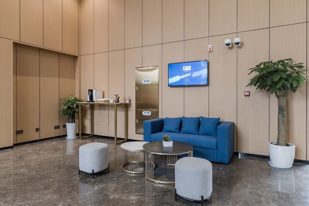 Holiday Inn Express Shanghai Pudong Chuansha photo 1