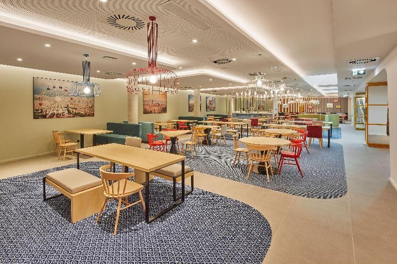 Hampton by Hilton Barcelona Fira Gran Via photo 2
