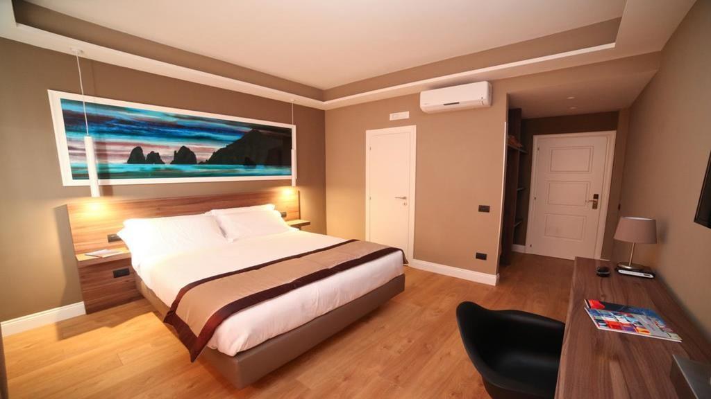 7th Floor Suite photo 4