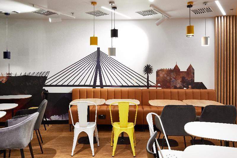 Holiday Inn Express Warsaw - The HUB