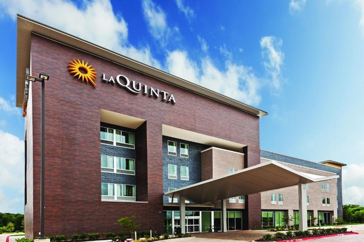 La Quinta Inn & Suites by Wyndham Orlando IDrive Theme Parks