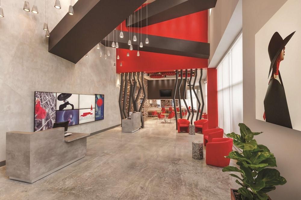Radisson RED Miami Airport photo 3