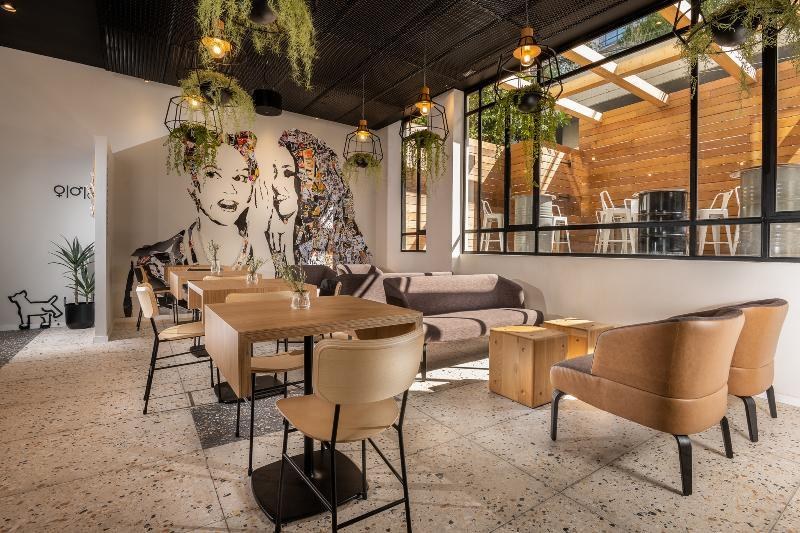 Hotel 75