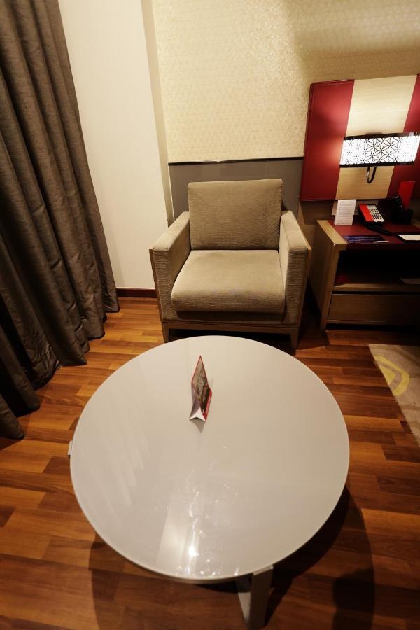 Ramada by Wyndham Lucknow Hotel and Convention Center photo 4