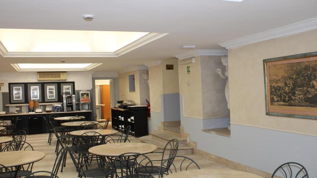 Center 2 photo 4