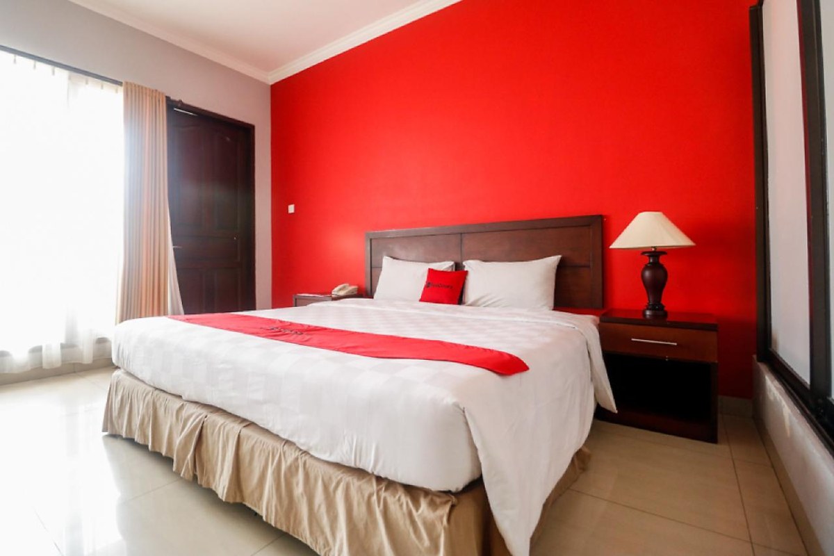 REDDOORZ PREMIUM @ BUKIT DAMAI INDAH