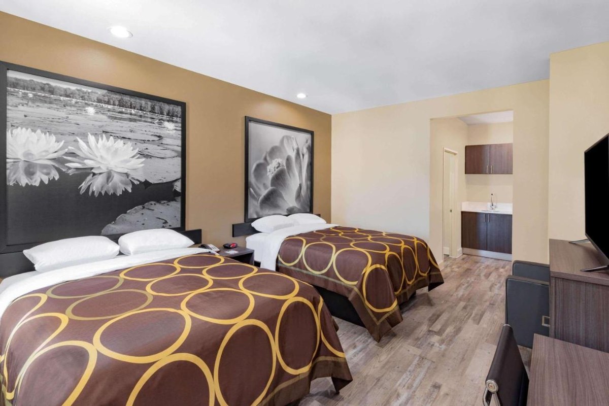 Super 8 by Wyndham Houston NW Beltway 8/West Rd photo 1
