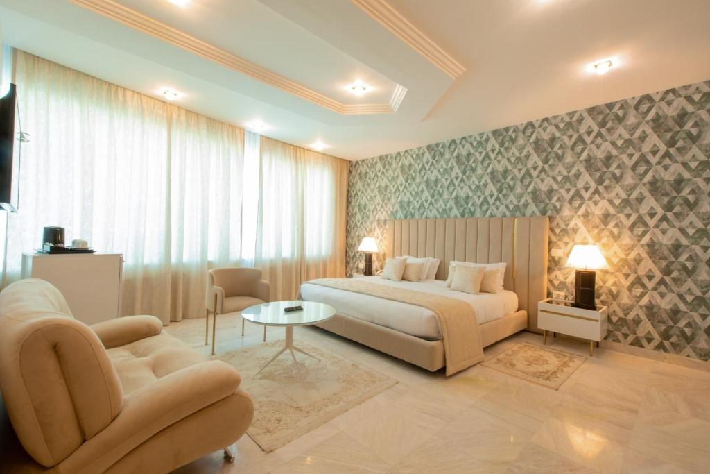 THE PENTHOUSE SUITES HOTEL