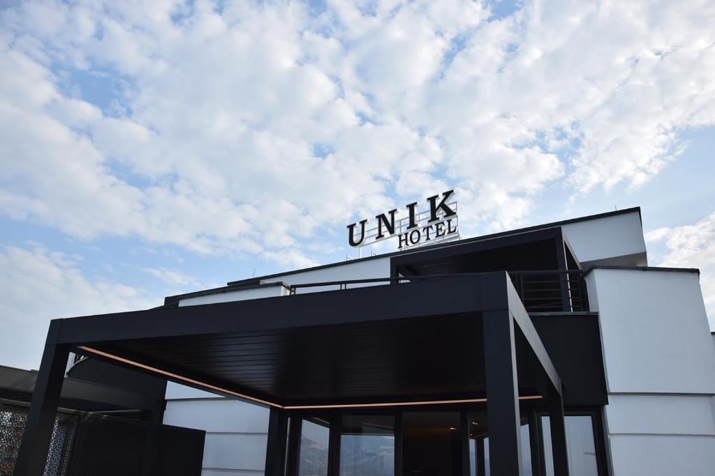 UNIK TIRANA