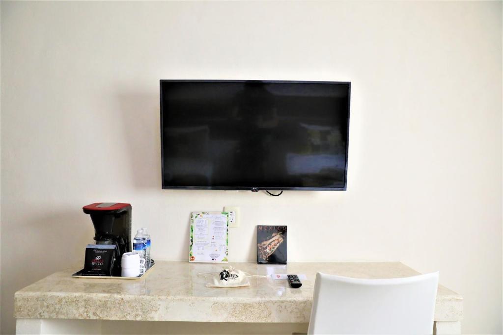 HOTEL 12 BEES BY KAVIA photo 3