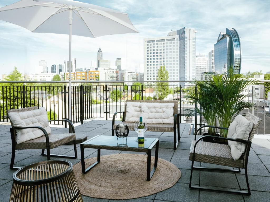 THE ROOMS HOTEL & HOUSE