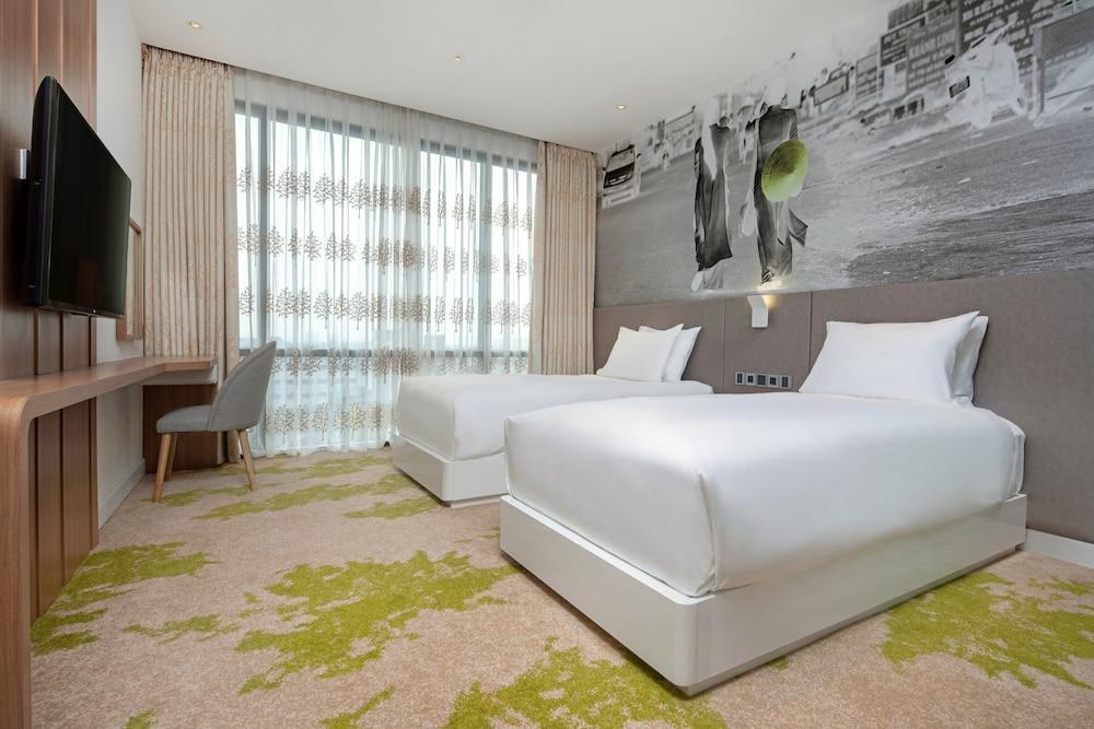 Holiday Inn & Suites Saigon Airport by IHG photo 2