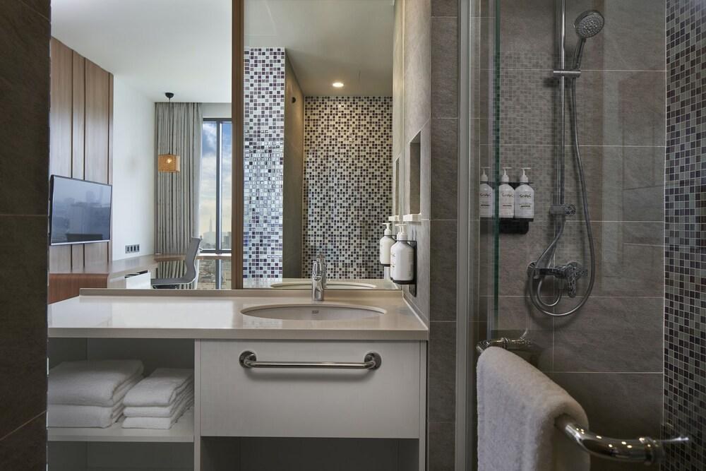 Holiday Inn & Suites Saigon Airport by IHG photo 3