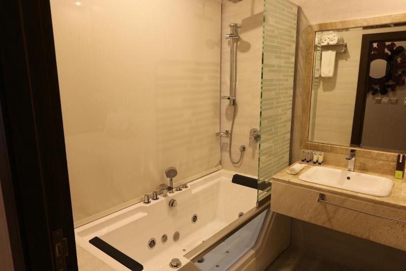Crown Rose Hotel photo 1