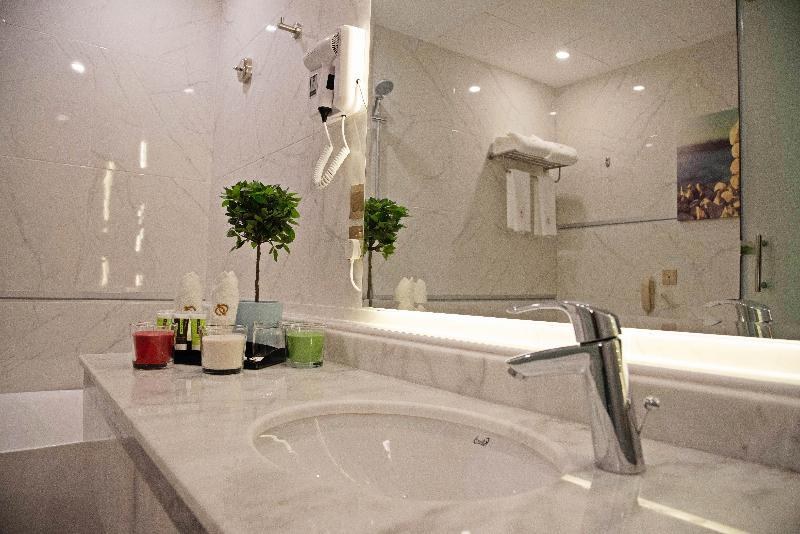 Emerald Hotel photo 2