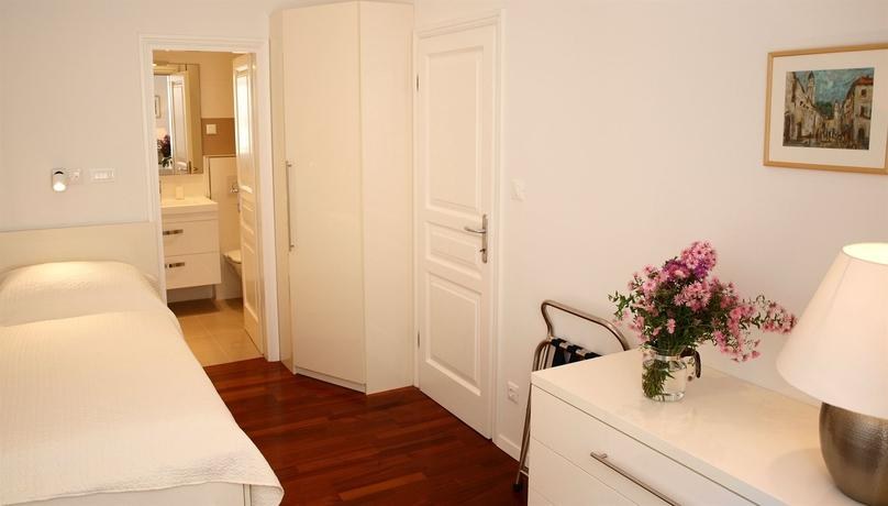 MirÓ Studio Apartments photo 1