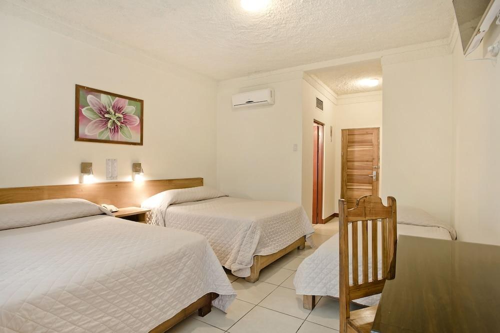 Hotel Boyeros photo 3