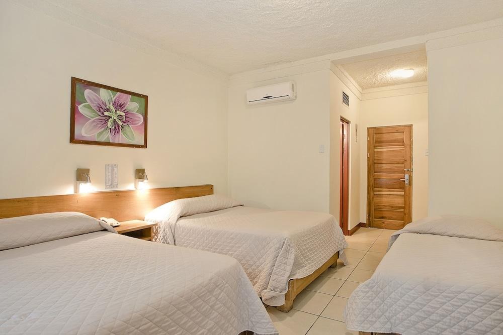 Hotel Boyeros photo 4