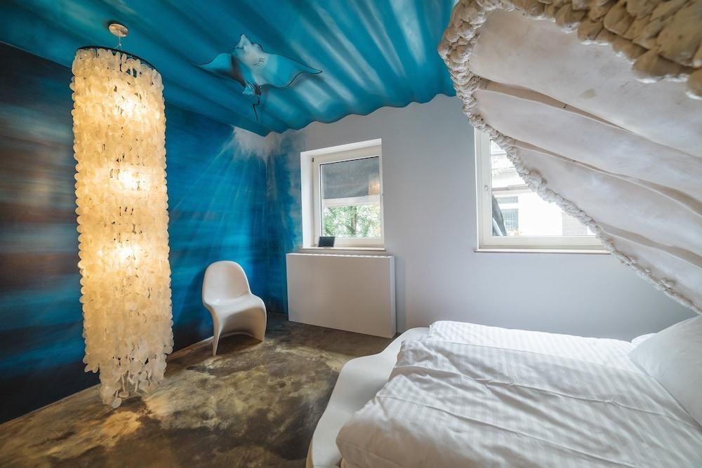 18Arts Hotel photo 4