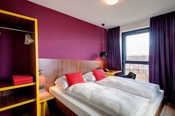 MEININGER Hotel Frankfurt/Main Airport photo 1