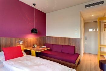 MEININGER Hotel Frankfurt/Main Airport photo 2