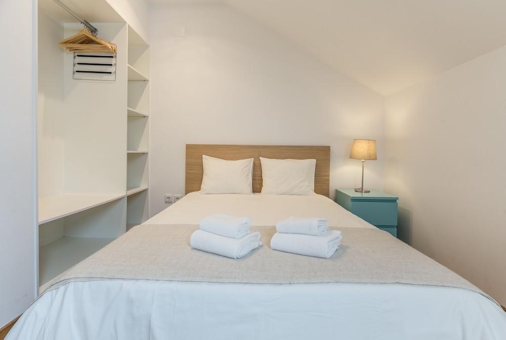 Home Out Rooms & Apartments