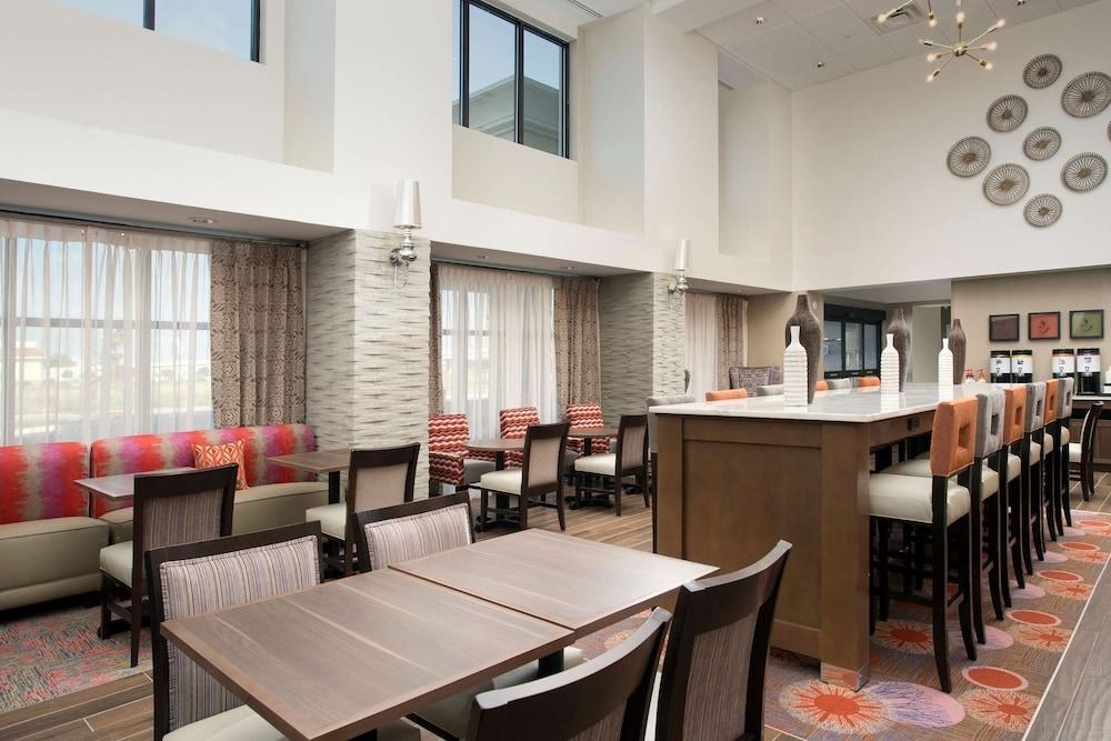 Hampton Inn & Suites San Antonio Lackland AFB SeaWorld photo 1