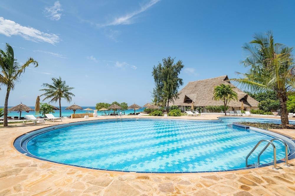 Sandies Baobab Beach Zanzibar photo 3