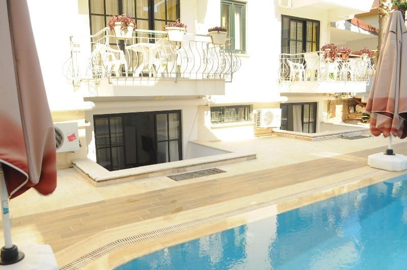 Kemer Suit photo 2