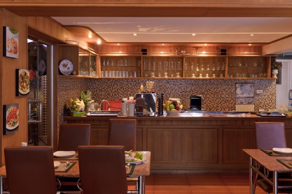 KC PLACE HOTEL PRATUNAM
