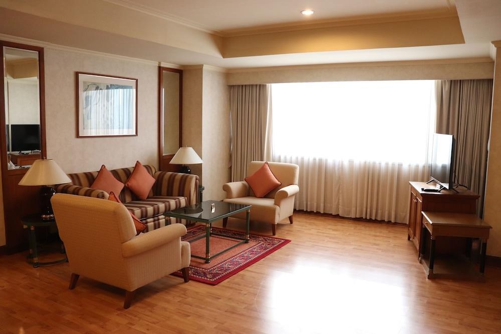 Rembrandt Hotel & Suites Bangkok photo 2