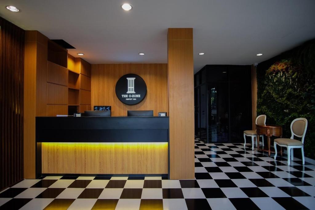 The O-Zone Airport Inn
