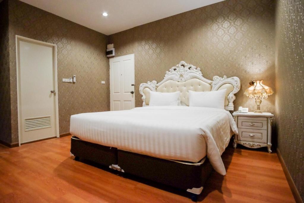 The O-Zone Airport Inn photo 4