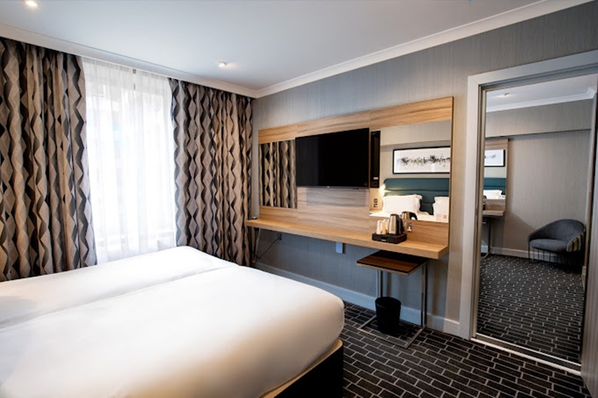 CITY SLEEPER AT ROYAL NATIONAL HOTEL photo 1