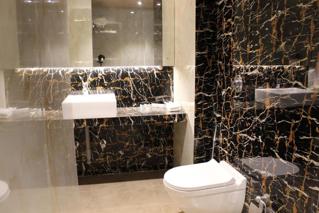 THE BYKE SIGNATURE photo 3