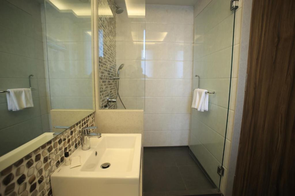 THE BYKE DELOTEL photo 4