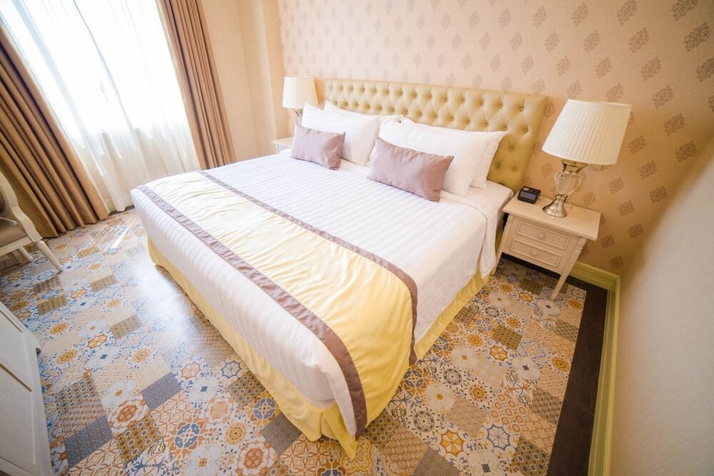 Rizal Park Hotel photo 1