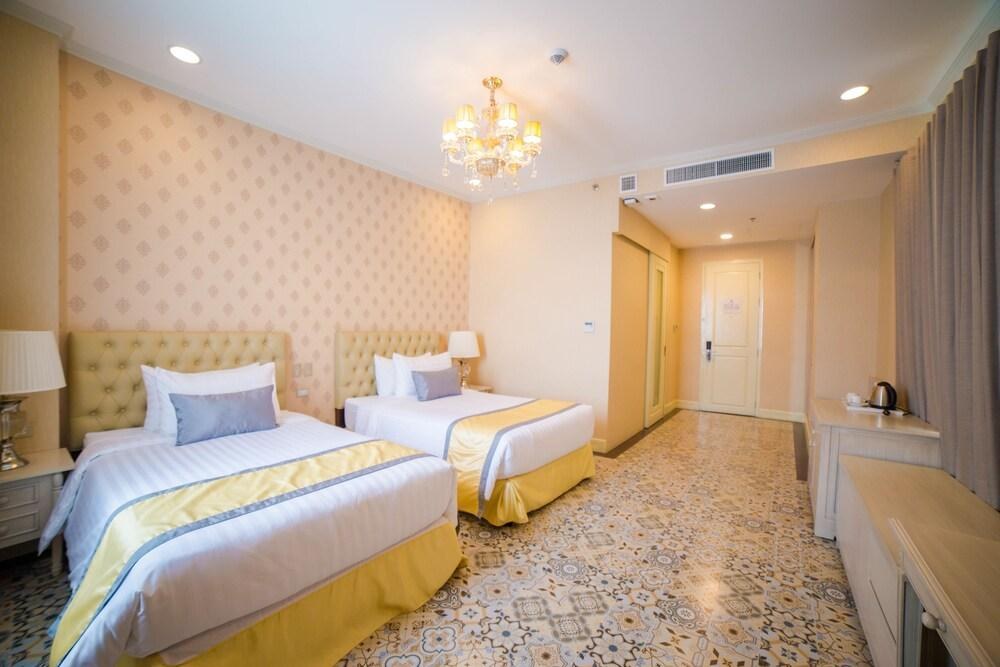 Rizal Park Hotel photo 2