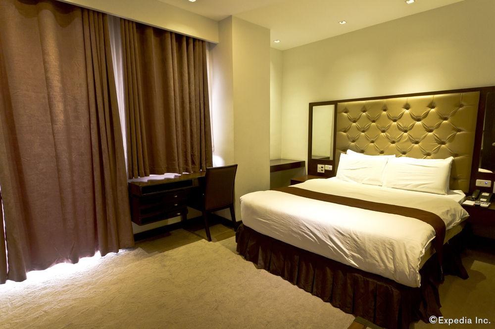 Castle Peak Hotel photo 3