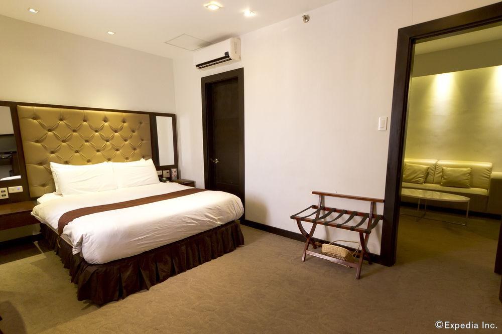 Castle Peak Hotel photo 4