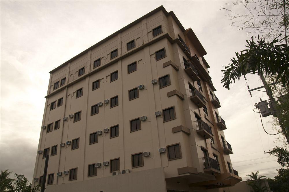 Main Hotel & Suites photo 1